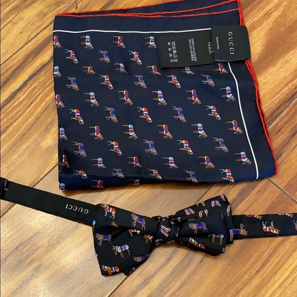 Gucci Bow Tie and Pocket Square Set Horses - Picture 1 of 8
